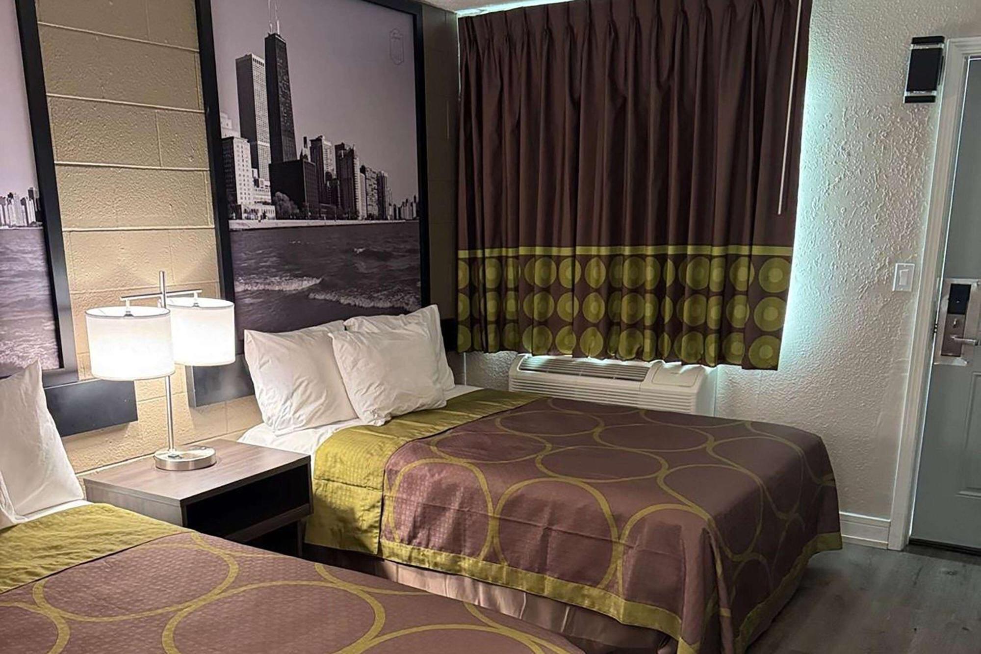 Hotel Super 8 By Wyndham Rockford South Extérieur photo